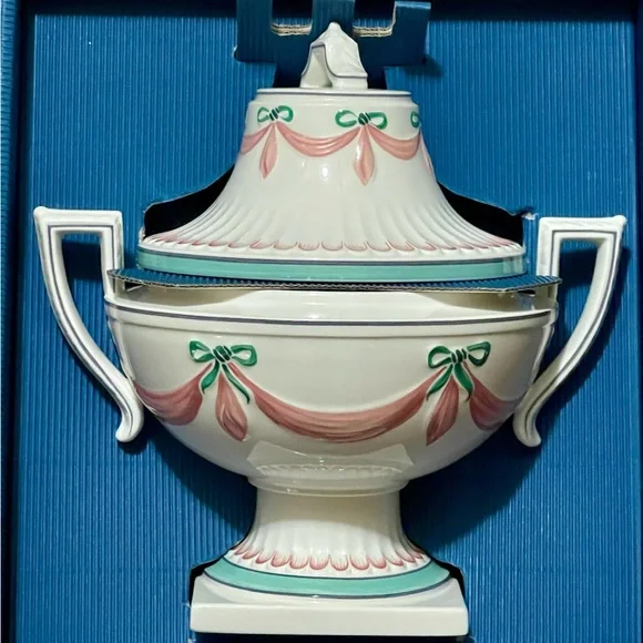 RARE Villeroy & Boch Collectible Tureen JOSEPHINE 250 Anniversary 1998 Ret $500 - Picture 2 of 12